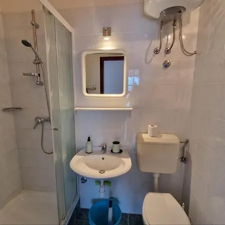 Guest house Matea In Finida 1km From The *