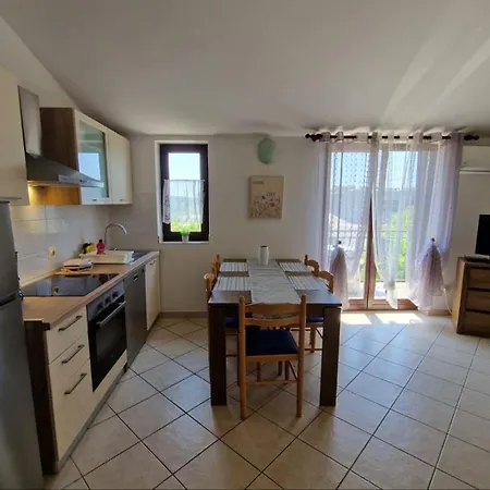 Guest house Matea In Finida 1km From The